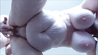ಹವ್ಯಾಸಿ MILFಗಳು ಥ್ರೀಸಮ್ ಕ್ರಿಯೆಯಲ್ಲಿ ಡರ್ಟಿ ಫಕ್