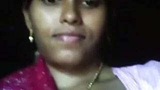 ಬಿಸಿಯಾದ BDSM ಲೈಂಗಿಕ ದೃಶ್ಯದಲ್ಲಿ ಸ್ಲಟ್ಟಿ ಮರಿಯನ್ನು ತನ್ನ ಪುಸಿಯನ್ನು ಬಲವಾಗಿ ಫಕ್ ಮಾಡಿತು